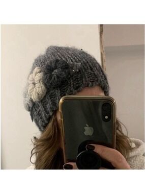 GELSO BIANCO wool alpaca blend beanie hat floral detail appliques grey OS